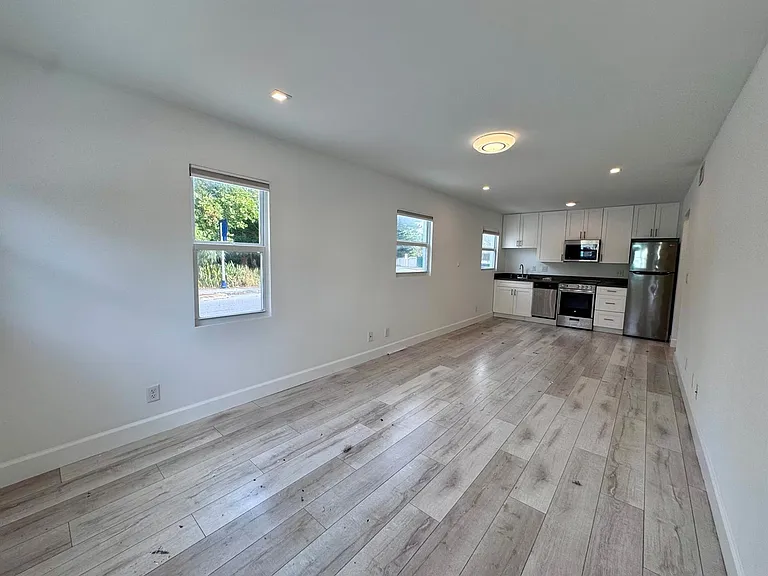 102 S K St #4 — Photo 3