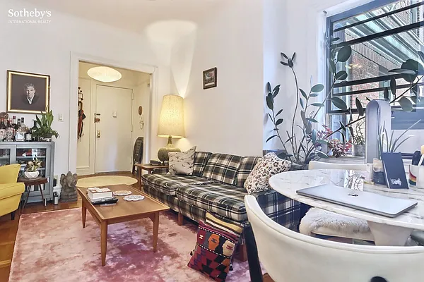 Rented by Sotheby's International Realty | media 10