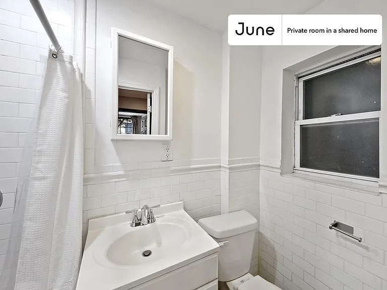 226 E 7th St #B — Photo 11