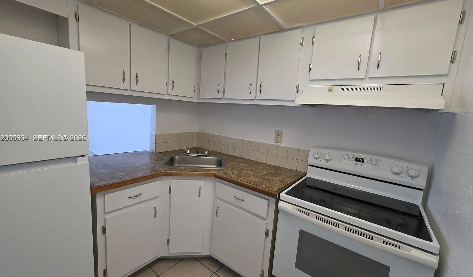 Yolanda Villas Condo — Photo 1