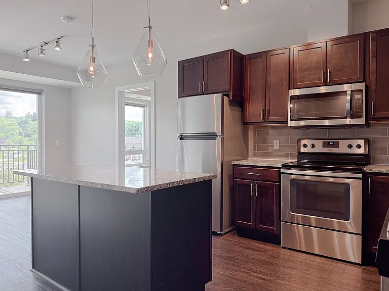 Red44 Luxury Apartments | Specials Available — Photo 26