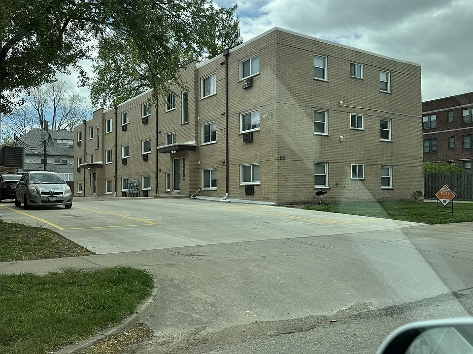713 W Church St #2