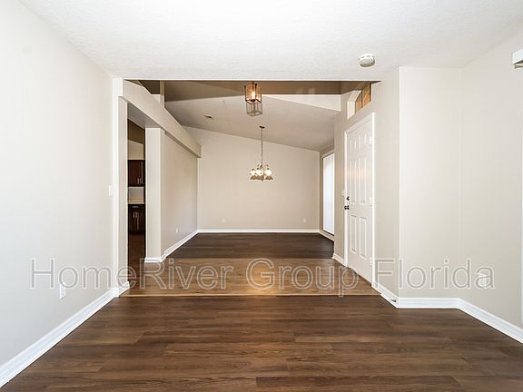 5th image of 385 NW Dorchester St
