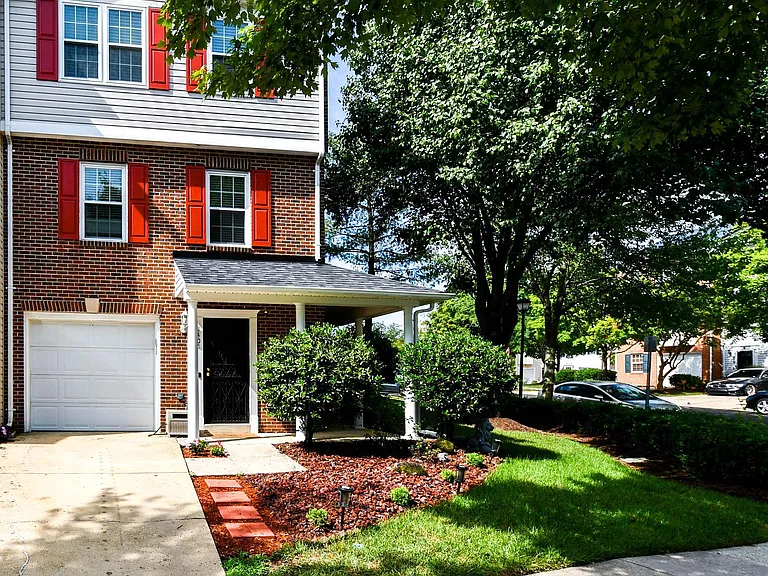 1401 Deep Gorge Ct — Photo 1