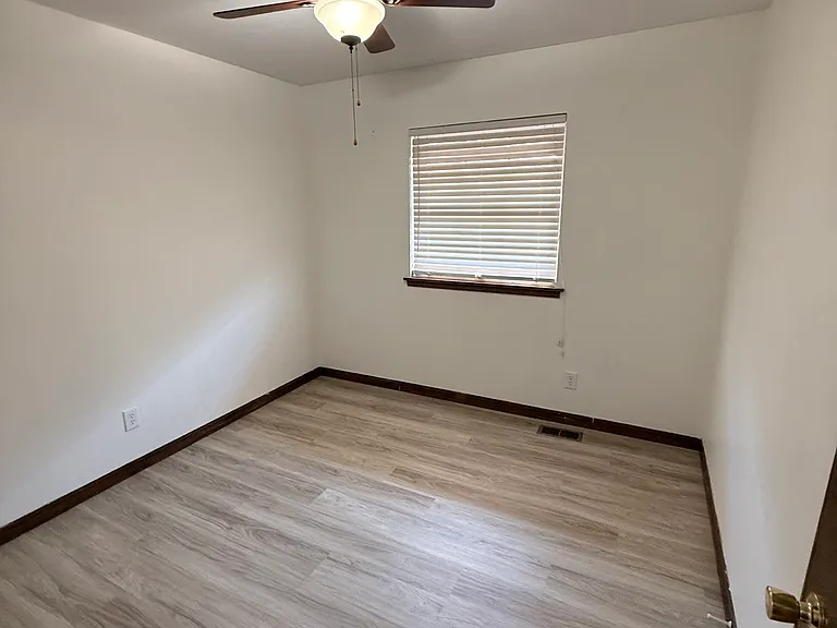 2517 Larkspur Ln — Photo 22