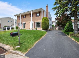 617 E Wiltshire Dr, Wallingford, PA 19086