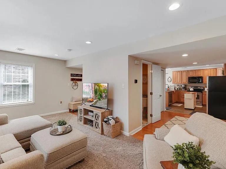 15570 Traverser Ct — Photo 11