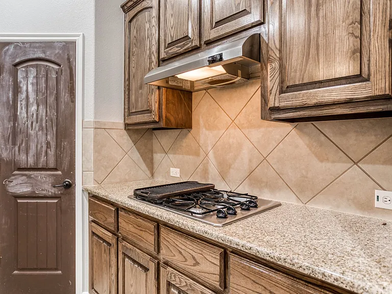 1404 Pillar Bluff Way — Photo 8