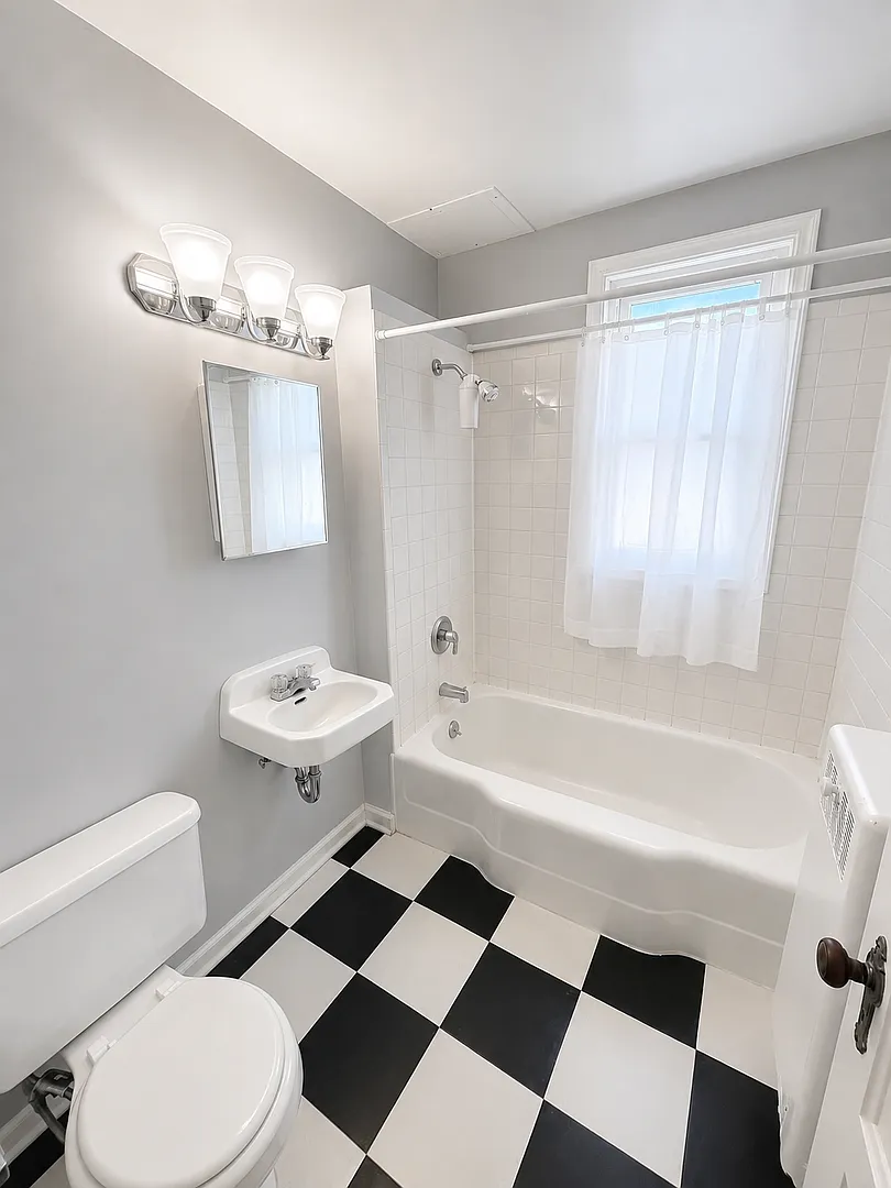 Hillside Court Apartments (317 N. 31st Ave.) — Photo 4