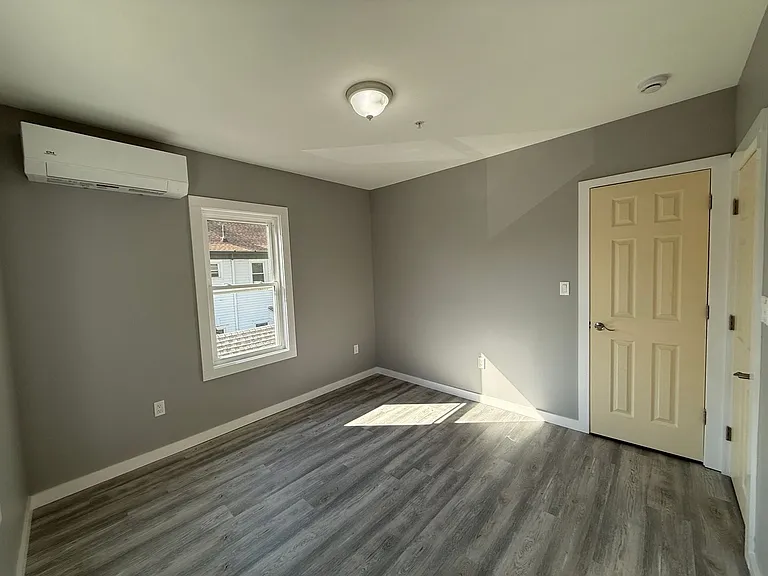 176 Smith Ave — Photo 6