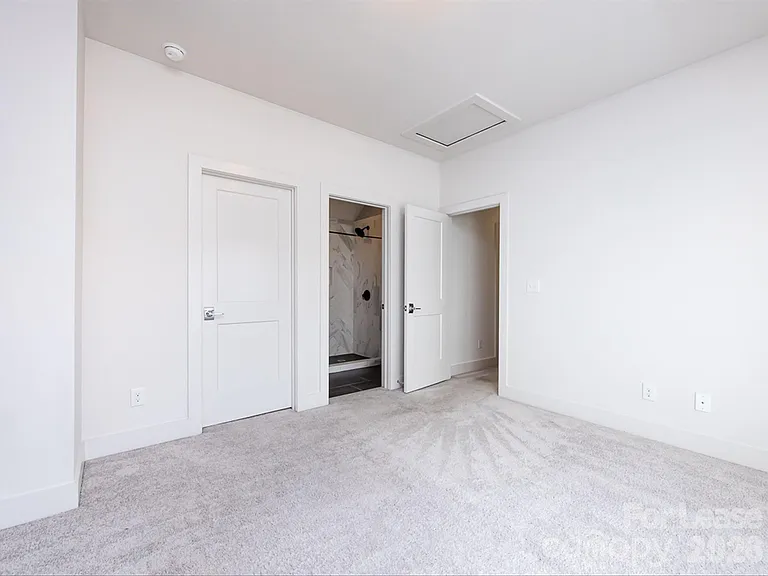 1207 E 36th St #3 — Photo 36