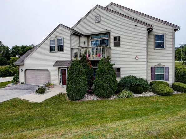 8663 S Roxbury Way #202, Oak Creek, WI 53154