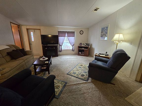4th image of 49 Dale Dr