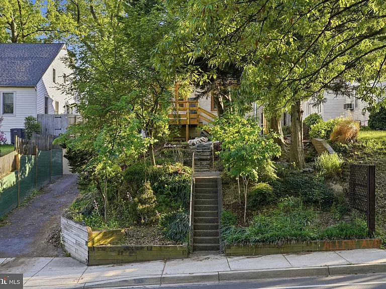 605 Ethan Allen Ave — Photo 2