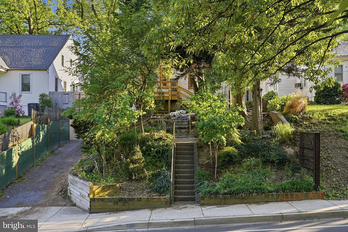 Building Photo - 605 Ethan Allen Ave