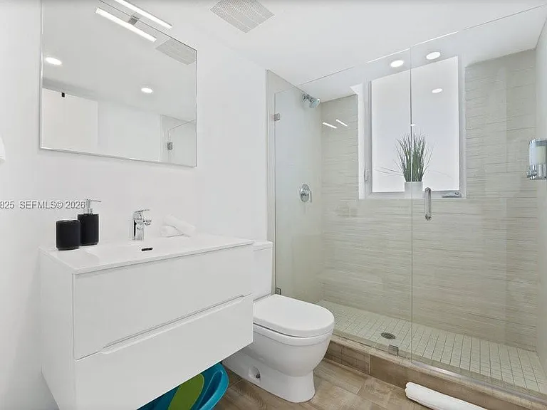 9261 E Bay Harbor Dr #507 — Photo 25