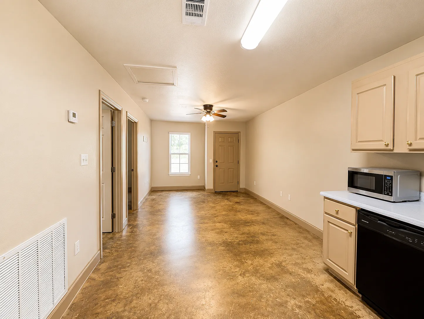 1 bed, 700 sqft, $800 — Photo 3