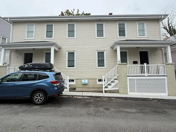 15 Kilburn Ct, Newport, RI 02840