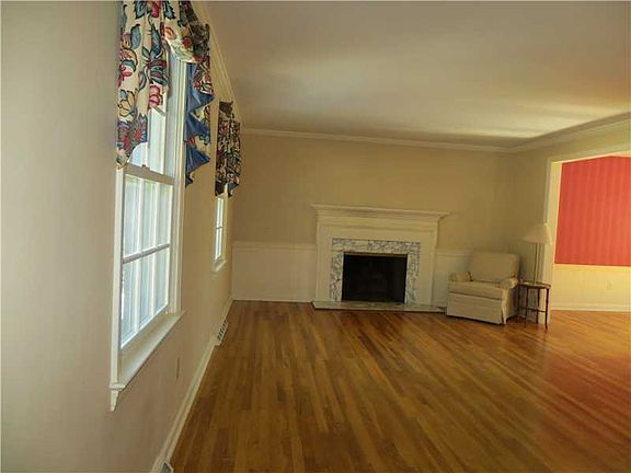 2nd image of 105 Laurelwood Dr