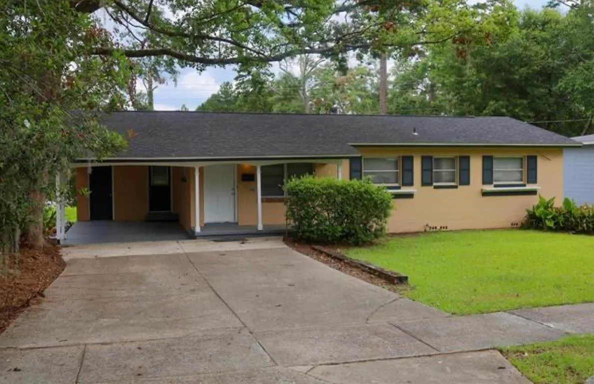 3 bed, 1.5 bath, 1086 sqft, $1,850 — Photo 2
