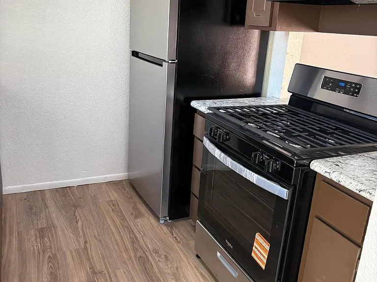 470 E Date St #5 — Photo 3
