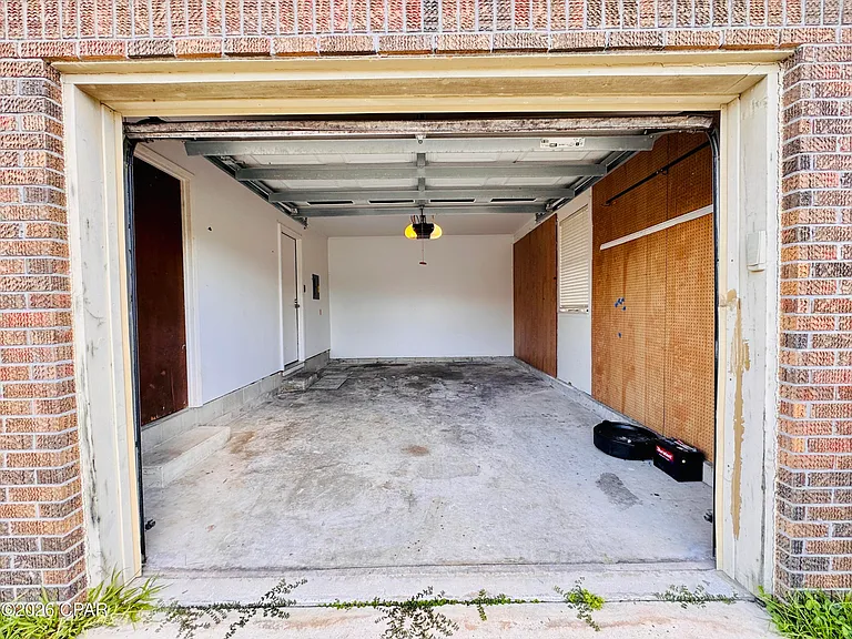 618 Gabriel St — Photo 22