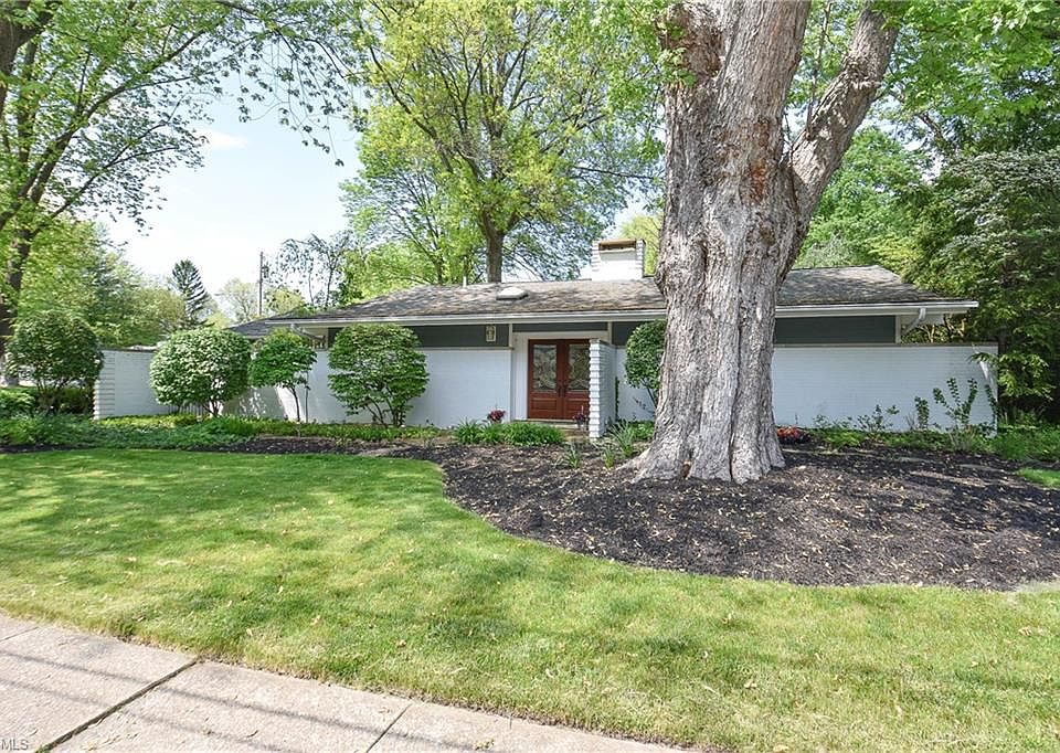 1st image of 18850 W Valley Dr