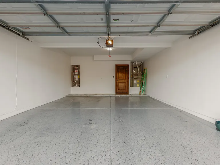 563 E Krista Way — Photo 39