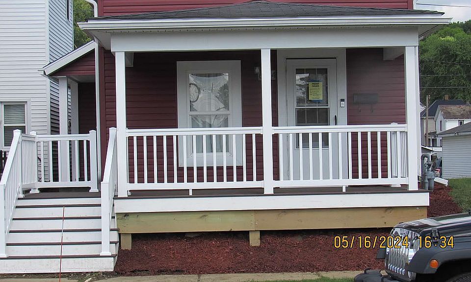 2nd image of 604 N 1st St