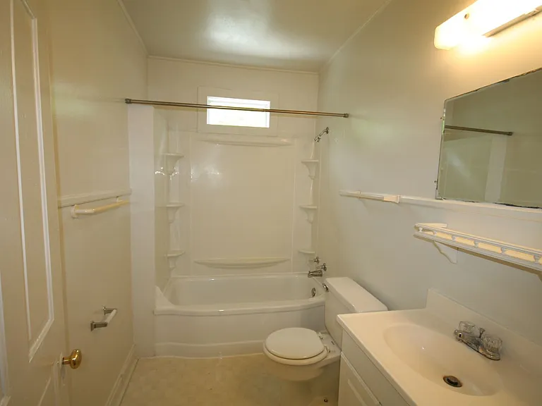 910 Lancaster St #A — Photo 12