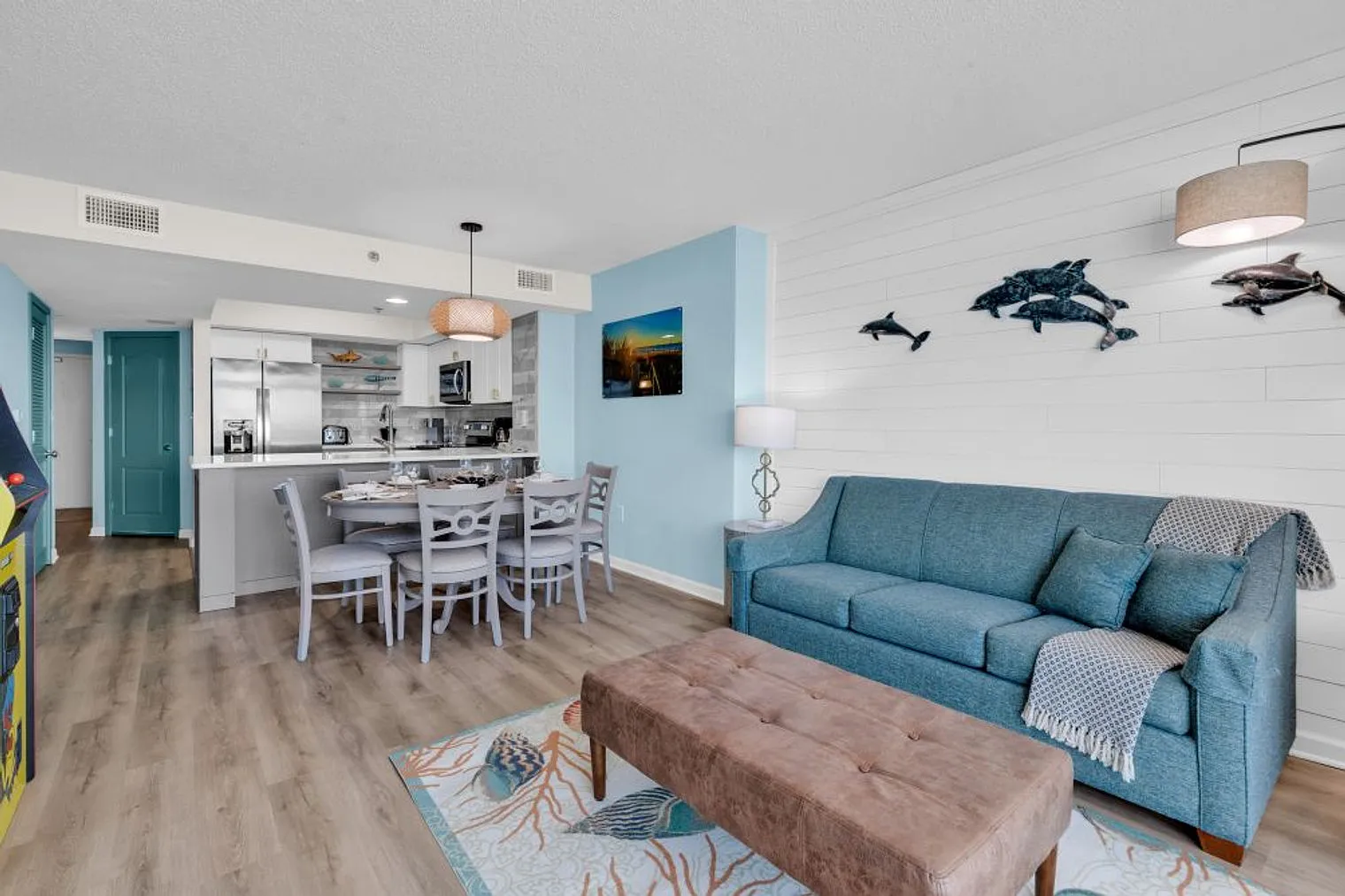 2 bed, 2.0 bath, 1065 sqft, $4,496 — Photo 2