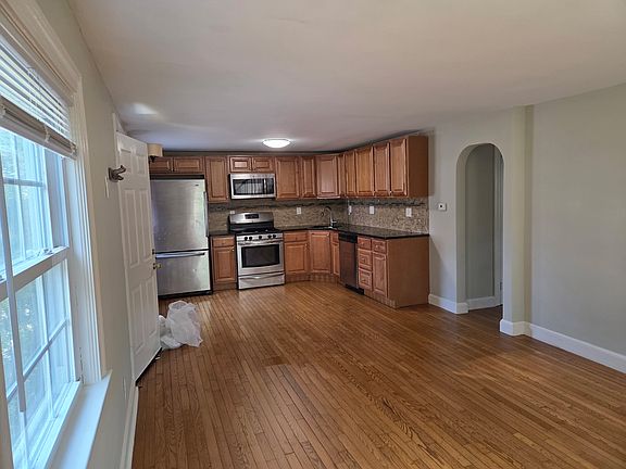 2nd image of 54 Park Dr