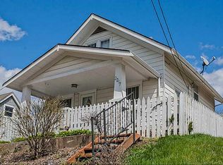 2217 2nd St SW, Cedar Rapids, IA 52404