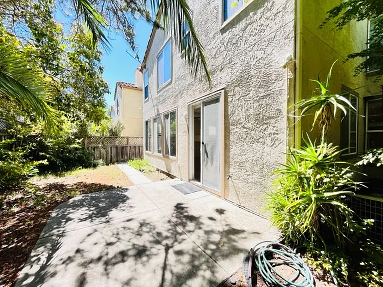 1023 Vista Pointe Cir — Photo 19
