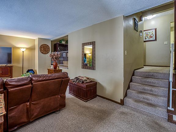3rd image of 36 Birnamwood Dr