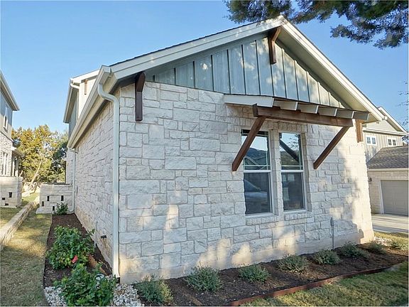 3rd image of 205 Fairlake Cir