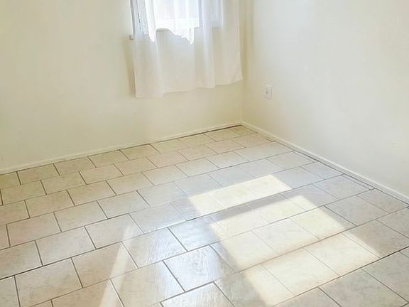5th image of 2624 Live Oak St