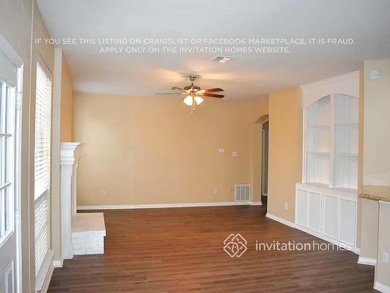 4634 Lincolnshire Dr — Photo 2