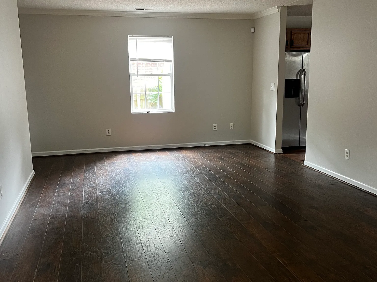 4 bed, 2000 sqft, $2,100 — Photo 4