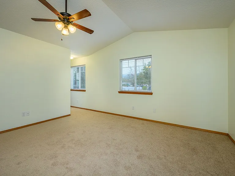 357 NE Faulconer Ct — Photo 13