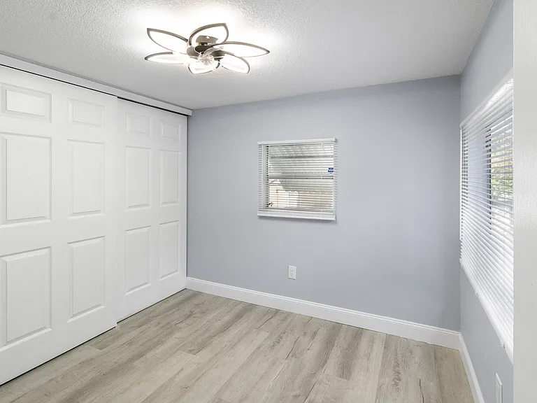 285 Aristides St — Photo 16