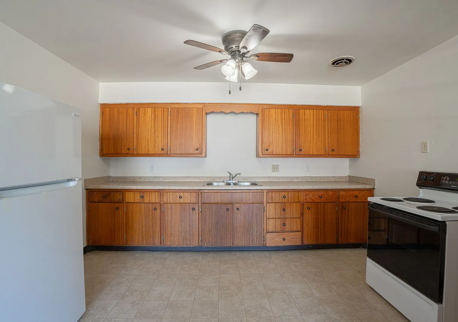 2113 Lake Point Dr — Photo 4