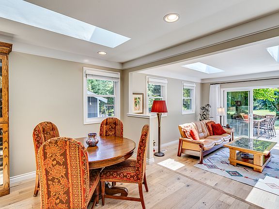 5th image of 11185 Meadowlark Ln NE