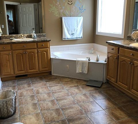 5th image of 42 Windwood Dr