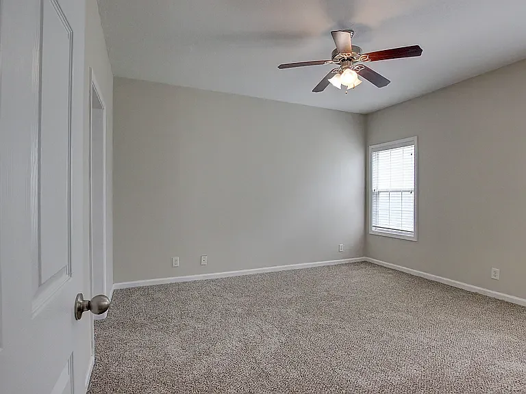146 Alexander Blvd — Photo 10
