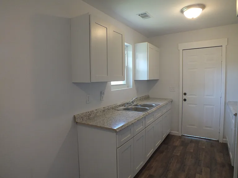 1256 Kings Hwy — Photo 6