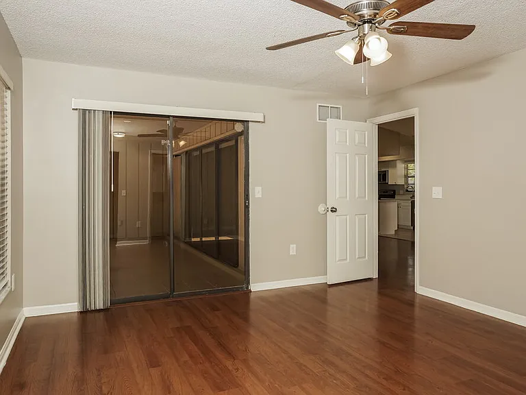 5785 Colonial Oaks Blvd — Photo 10