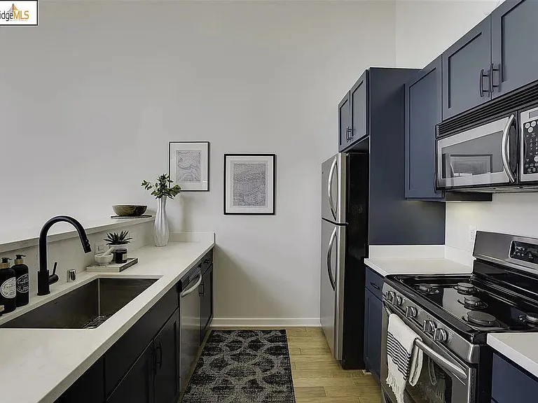 675 8th St #17 — Photo 8