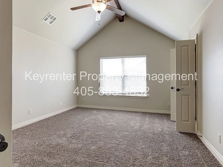 9016 NW 75th St — Photo 15