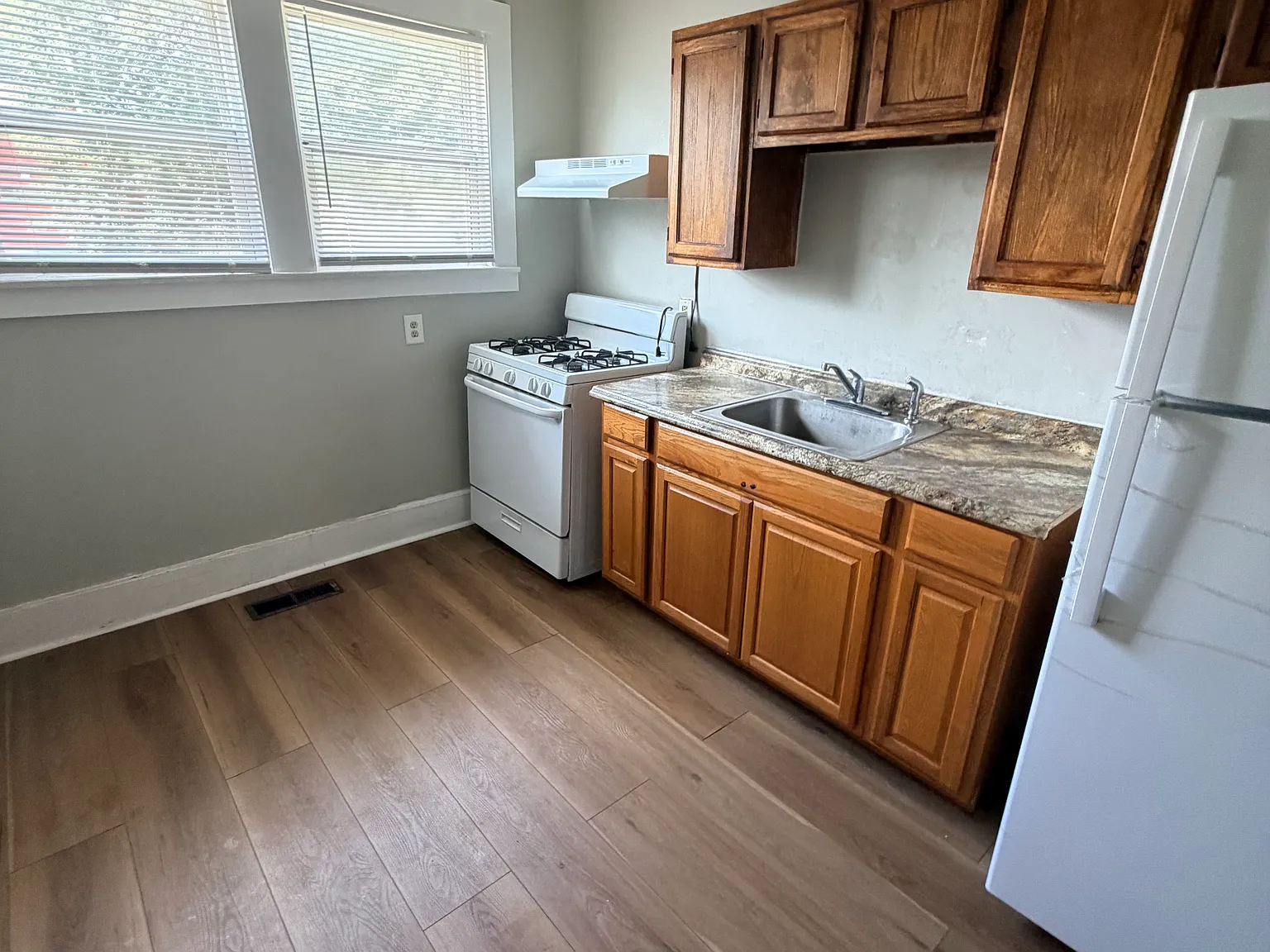 3 bed, $1,575 — Photo 3